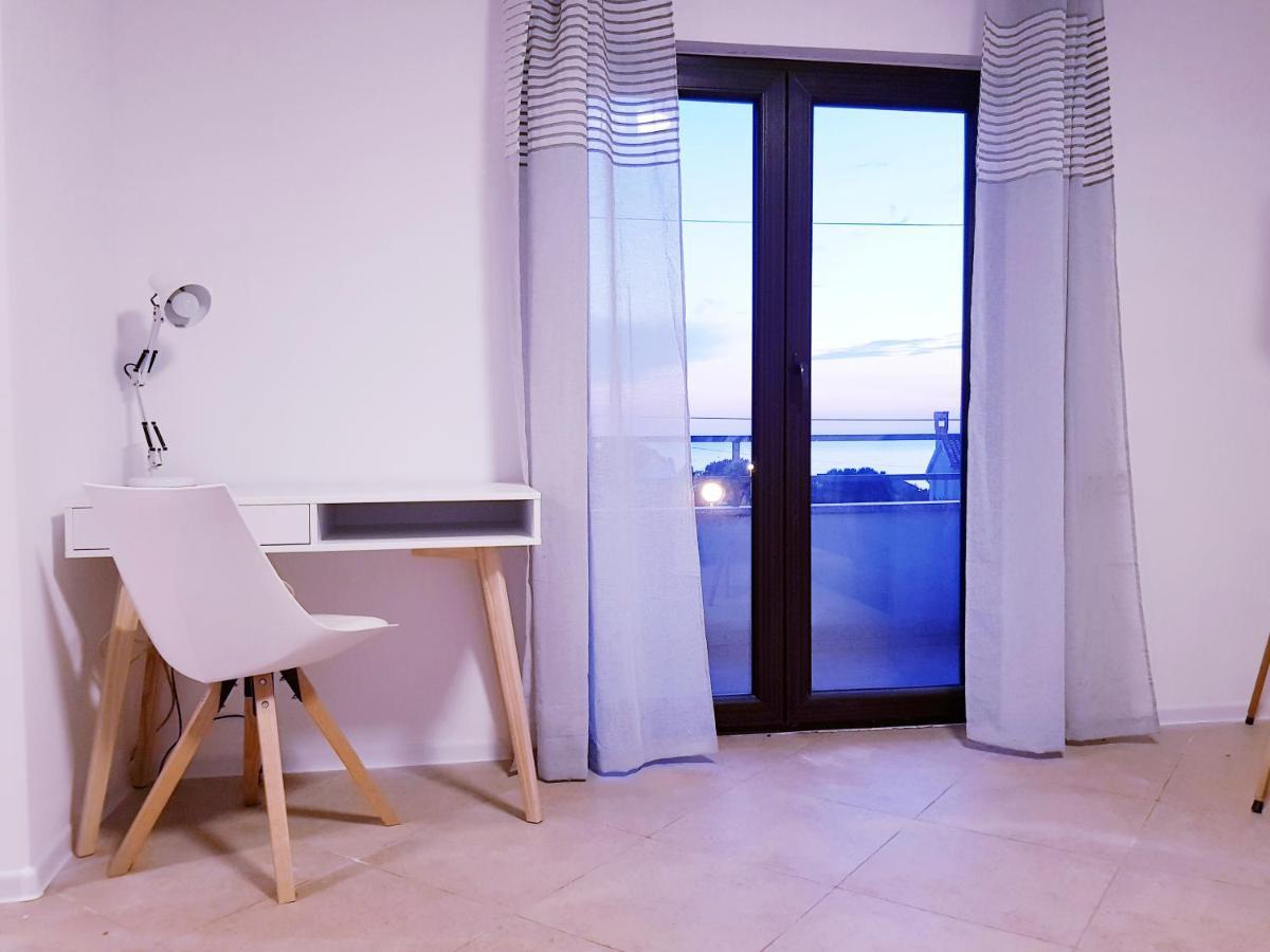 Apartment Sea View Rovigno Esterno foto